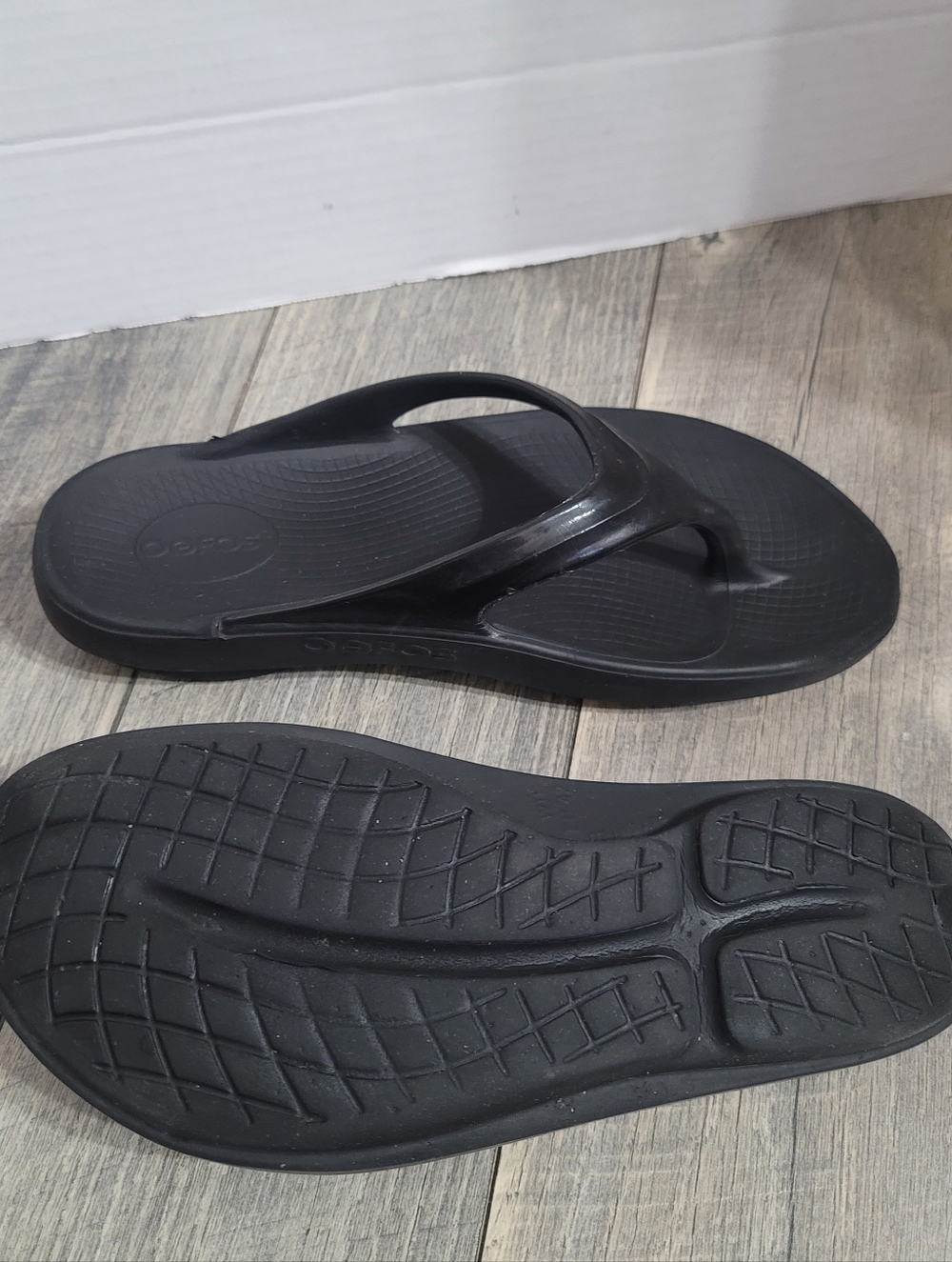 OOFOS Oolala Women's Black Recovery Running Toe Post Thong Sandals Flip Flops 11 - Picture 9 of 16